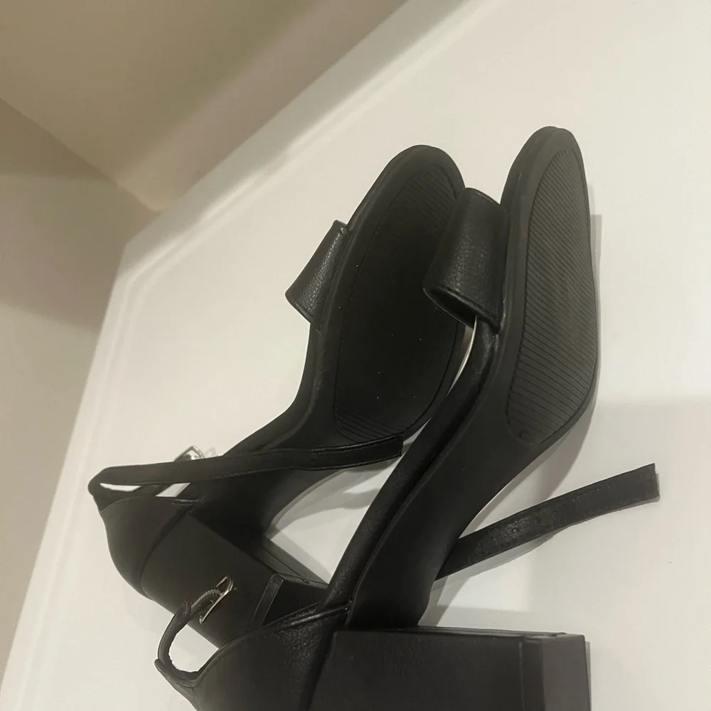 Sugar‎ women’s hells size 8